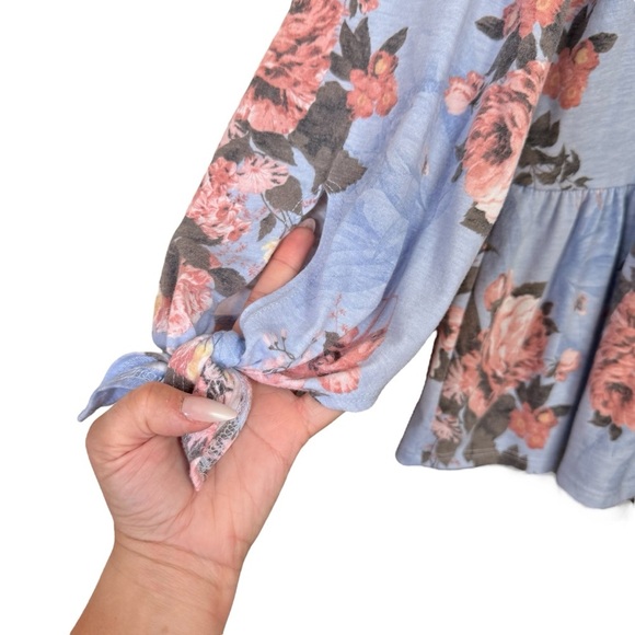 Ayla | Francesca’s Collection Floral Peplum Top - Picture 3 of 6